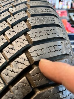 215/50 R17 95V zimní Yokohama - téměř nové - DOT 2023 - 4