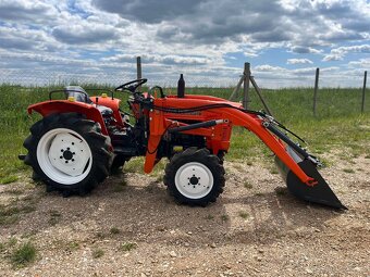 Prodám Kubota L1500 4x4 s originálním nakladačem - 4