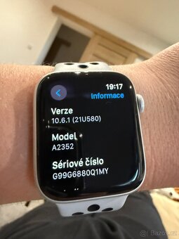 Apple Watch SE 44 mm - 4