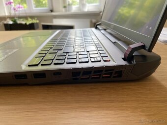 Prodám herní notebook MSI Vector GP68HX s RTX4080 - 4