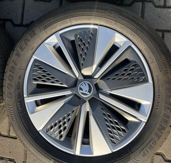 Škoda Karoq 7x17 5x112 ET45 pneu 215/55 R17 94V - 4