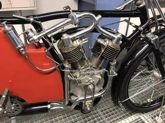 díly nebo torzo motocyklu lk - 4