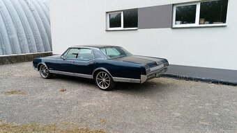 Oldsmobile delta 88 - 4