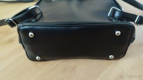 Dámský batoh s cvočky koženkový černý - 4