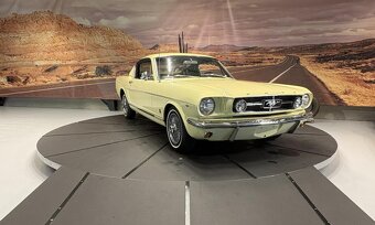 Ford Mustang Fastback z roku 1965 - 4