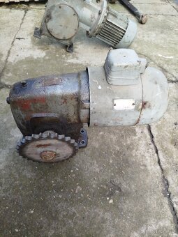 Prodám elektromotor s převodovkou - 4