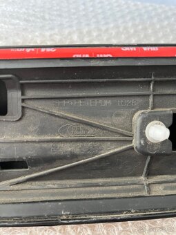 Lišta pravých dveří – Škoda Superb III, OEM: 3V0854940 - 4