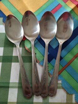 Prodám 4 staré lžice ozdobné - 4