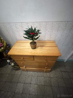 Dřevěná komoda - 4
