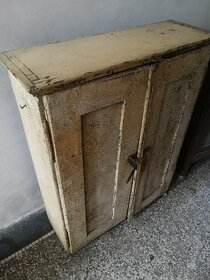 Stará skříňka, měkké dřevo, k renovaci - 4