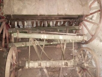 Historický secí stroj, original Melichar - 4