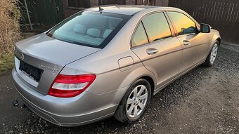 MERCEDES-BENZ W204,C180 SERVISNÍ KNIHA. - 4