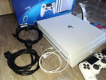 Bílý PS4 1 TB PRO - 4