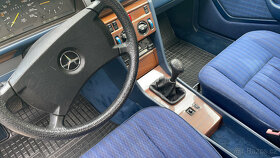 Mercedes W124 - modrý - 4