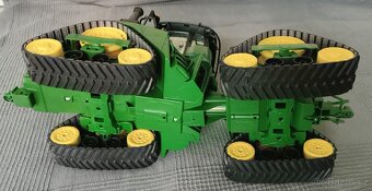 Bruder 4055 Pásový traktor John Deere 9620RX - 4