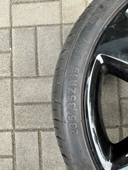 235/35 r19 - 4