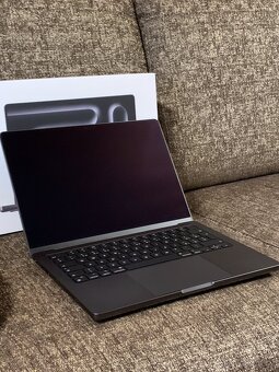 MacBook Pro 14" M3 PRO SK 2023 Vesmírně černý - 4
