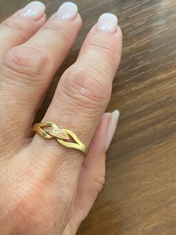 Zlatý dámský prstýnek - 4