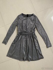 Krásné třpytivé krátké plesové/společenské šaty - 4