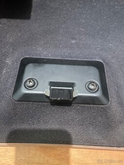 E39 přihrádka spolujezdce - 4