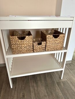 Přebalovací pult s košíky - 4