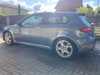 Alfa Romeo 147 GTA 3,2 rok 2003 - 4