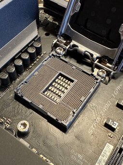 ASUS ROG STRIX Z490-I WIFI (Intel Z490, LGA 1200) - VADNÁ - 4