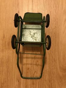 Starý kovový kočárek na panenky - 4