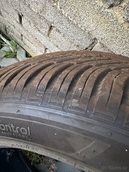 Rok staré celoroční pneu 235/55 R18 104 V - 4