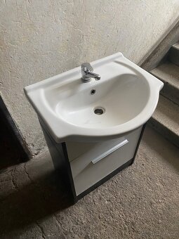 Umyvadlo se skříňkou - 4