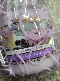 Nová velká svíčka Lavender Cake zn. Bartek Candles - 4