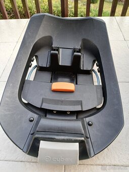 Autosedačka + izofix - 4