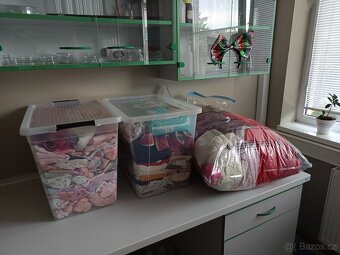 Prodám oblečení a postýlku - 4