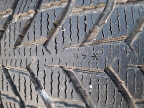 Prodám 215/60 R17 - 4