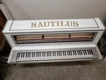 Futuristické Pianino Petrof - 4