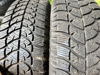 2ks kola s velmi hezkým zimním pneu Felicia 165/70 r13 - 4
