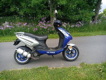 Pěkný spolehlivý skútr 2T 50 ccm - 4