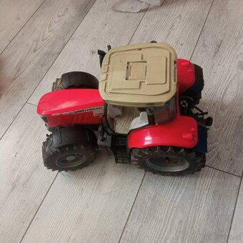 Traktor John Deere a Massey Ferguson - 4