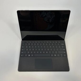 Microsoft Surface Pro 9 i7 / 16 GB / 256+ GB SSD - 4