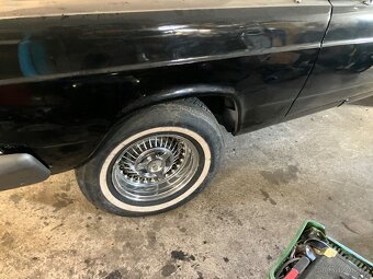 Usa kola V8 - 4