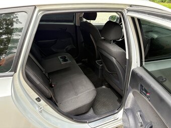 HYUNDAI I30 SW COMBI 1.4i----2011----NOVE V CR----- - 4