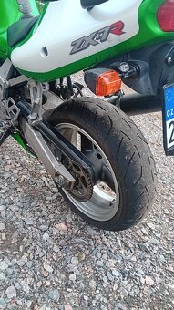 Kawasaki zx7r - 4