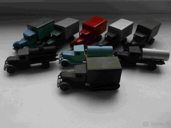 Predam historicke ruske plastikove modely ZIL AAA v 1:87 - 4