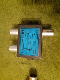 Televizní anténní slučovač: 1ks + televizní rozbočovač: 1ks. - 4