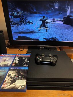 PS4 PRO 1TB CUH-7216B v super stavu a hry k tomu - 4