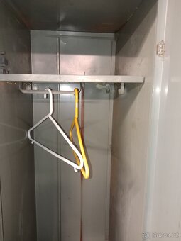 ŠATNÍ SKŘÍŇ - PLECHOVÁ - 4