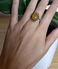 starožitný stříbrný prsten se žlutým kamenem - 4