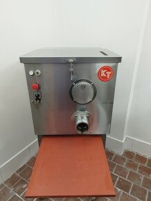 Mlýnek na maso Koneteollisuus OY LM 82 A profi - 4