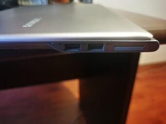 ultrabook Samsung NP530U3C - 4