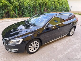 VOLVO V60 2.0 D4 133kW, R-DESING, NAVI,LED,XENON - 145 785km - 4